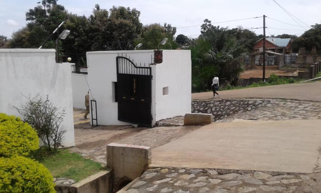 Rosevilla Hotel Arua Exterior photo